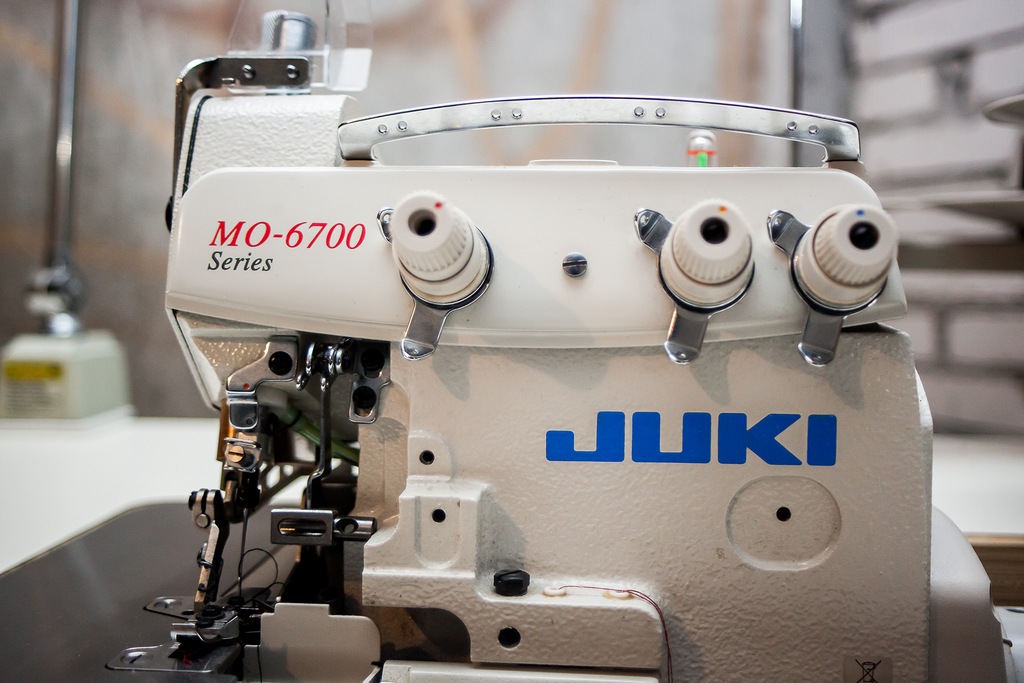 maszyna overlock Juki MO-6700 (6704s) 3 nitkowy