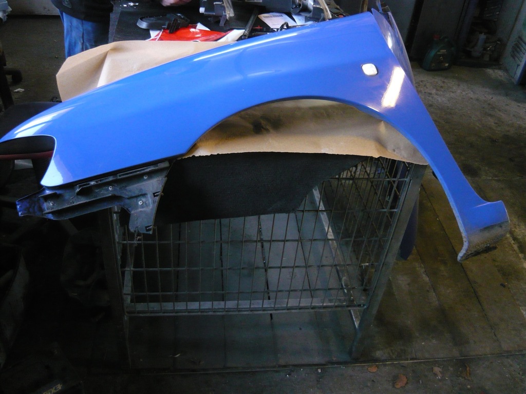 Seat Ibiza II FL błotnik lewy przód LS5J