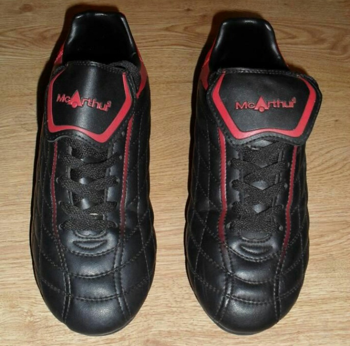 Buty piłkarskie korki McArthur roz.41 nowe