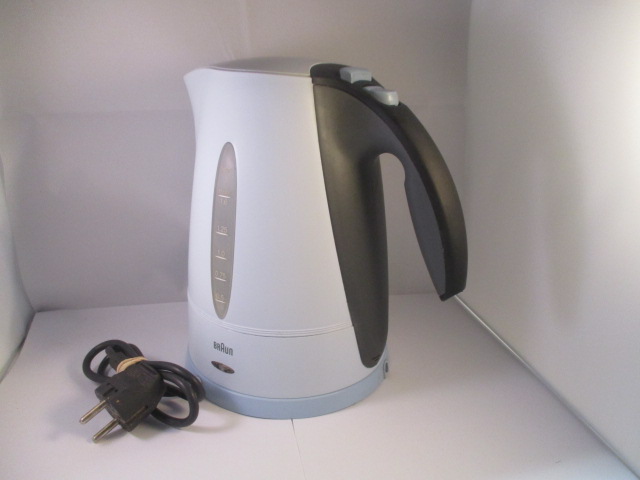 CZAJNIK ELEKTRYCZNY BRAUN WK210