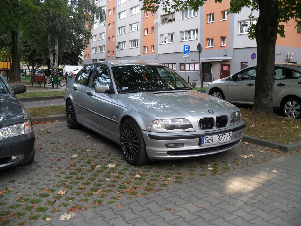 Samochód osobowy BMW E46 7518884707 oficjalne archiwum