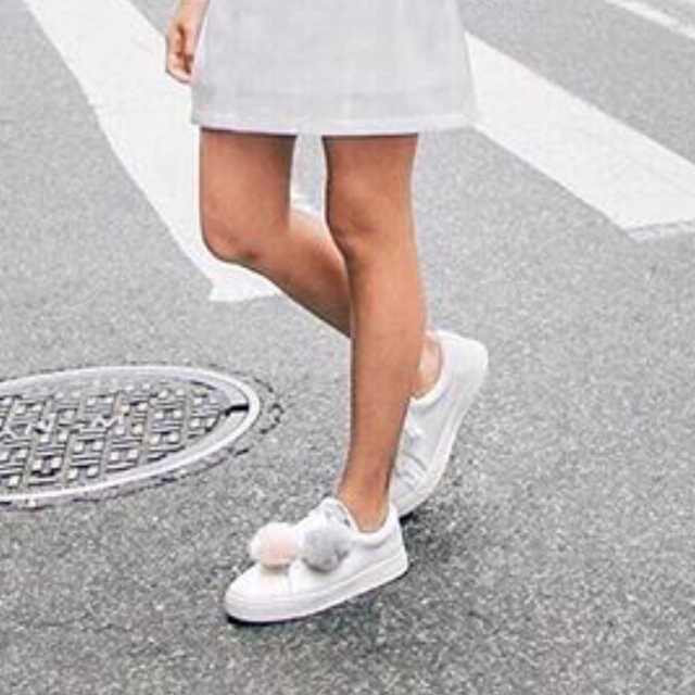 Primark białe buty z pomponami slip on