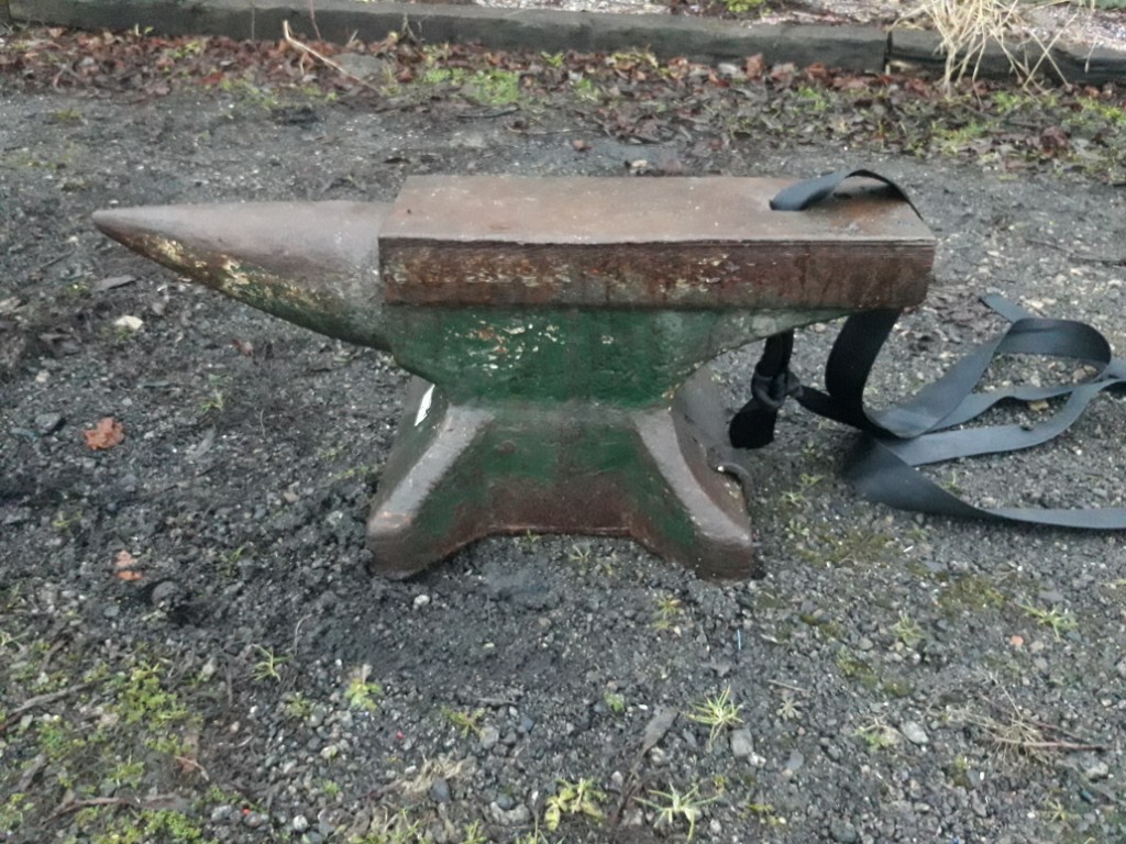 Kowadło +- 150kg.
