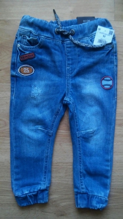 Reserved dżinsowe spodnie joggersy r.92