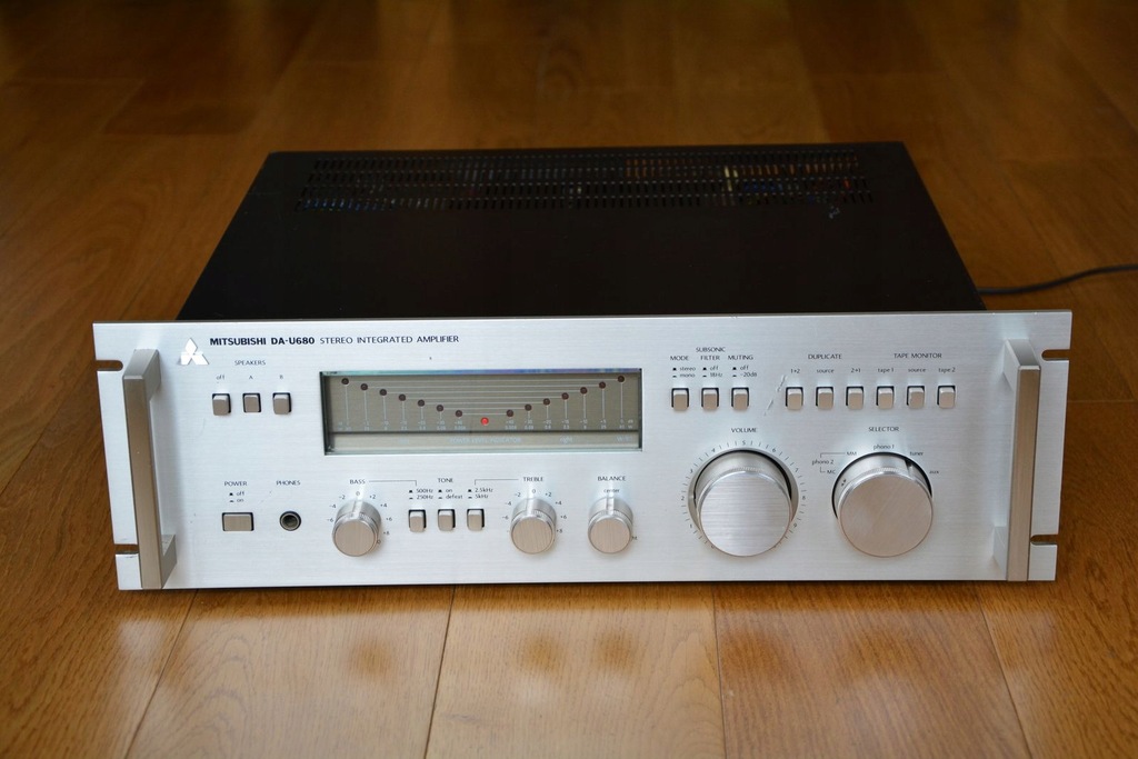 Mitsubishi DA-U680 wzmacniacz