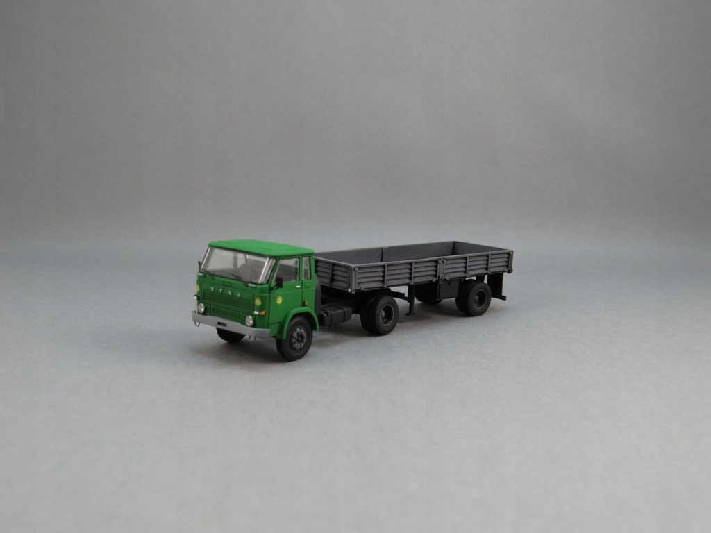 SAW Model Star C28 z naczepą odkrytą Autosan D83