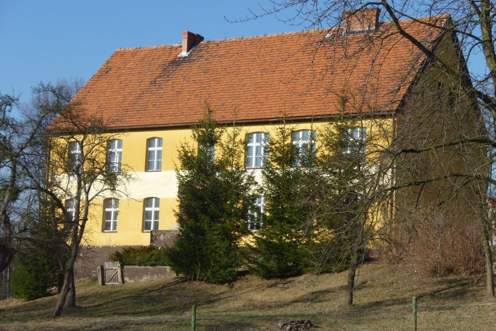 Budynek na sprzedaż po byłej szkole Szklary