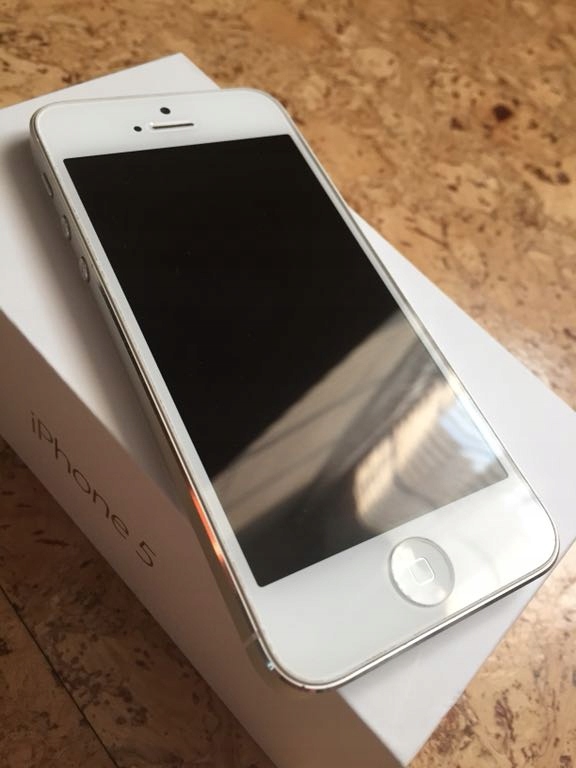 Apple Iphone 5 White A1429 16 GB