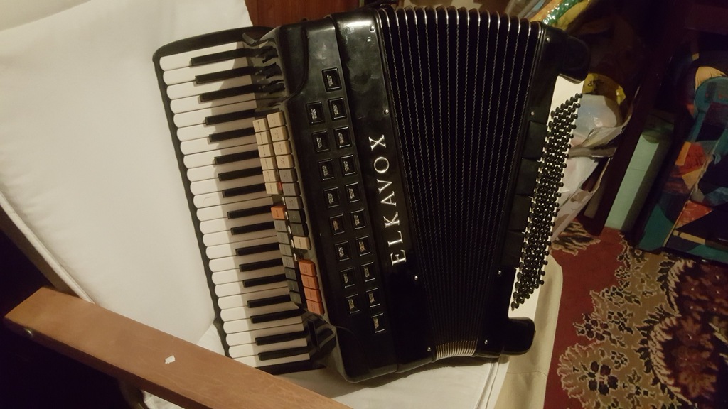 Akordeon elkavox 120b piekny wloski