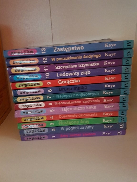 Replika, Marilyn Kaye, seria
