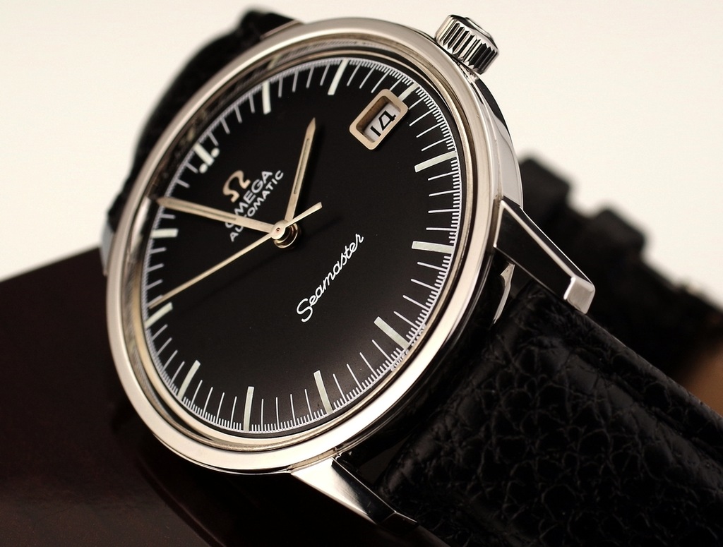 omega seamaster moon phase