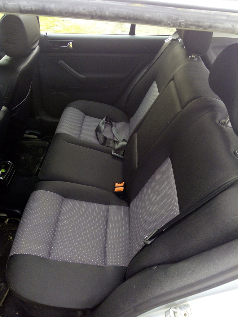VW GOLF 4  fotele kanapa kompletne wnętrze