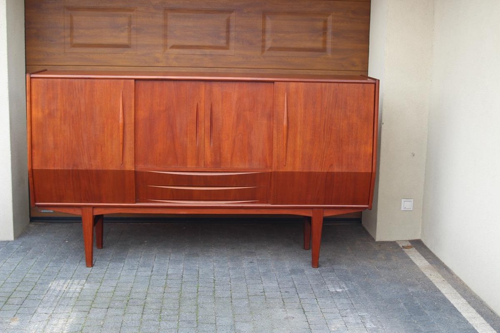 Duński Highboard