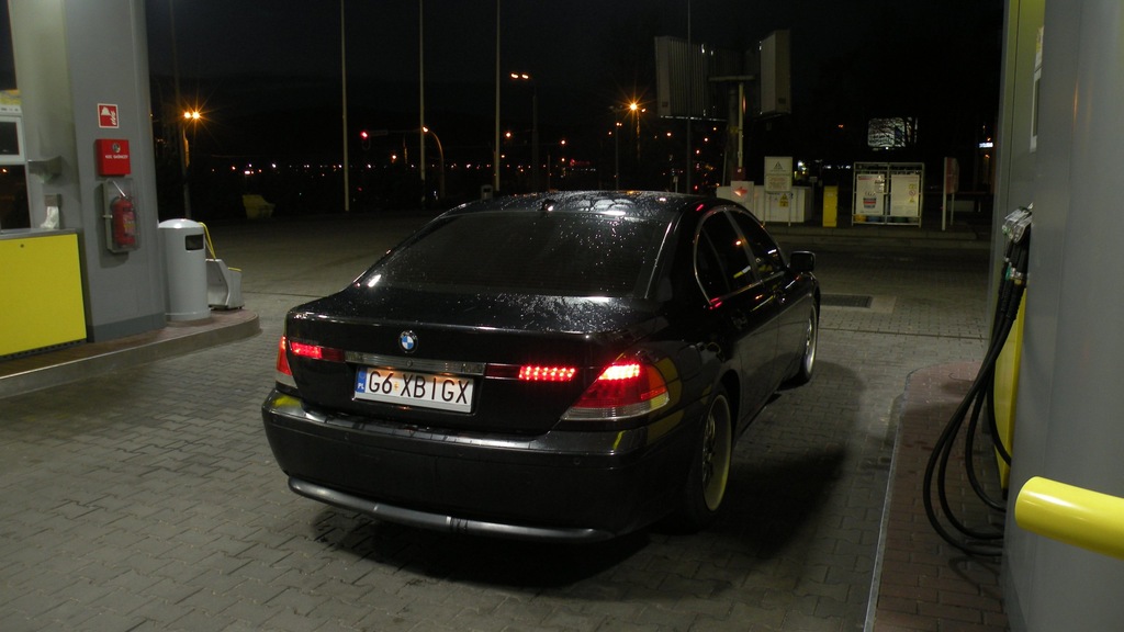 BMW E65 745i 