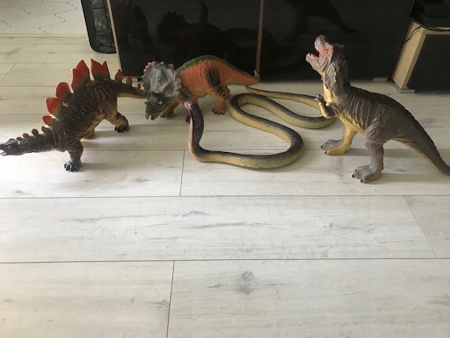 tyranozaurus rex, titanoboa i inne