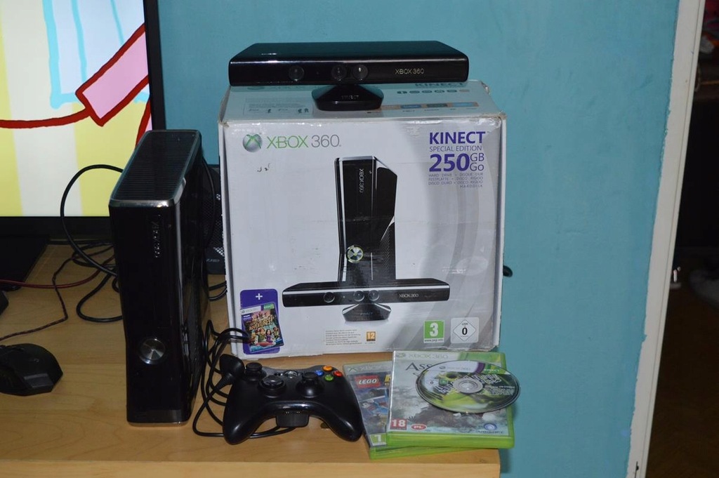 Xbox 360 S 250GB.Kinect 3Gry,Pad+Play&amp;Charge