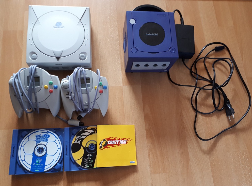 SEGA Dreamcast + Nintendo GameCube
