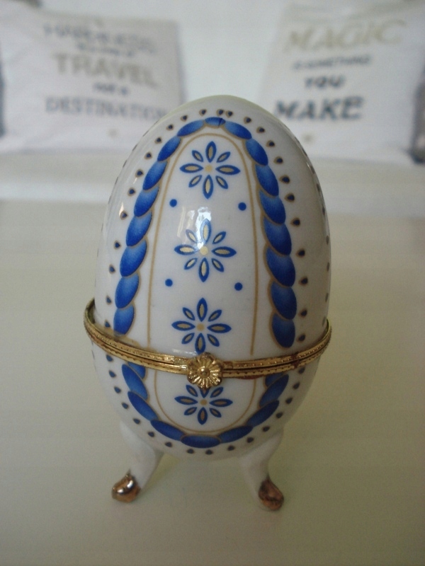 Niemieckie jajko porcelanowe jak Faberge szkatułka