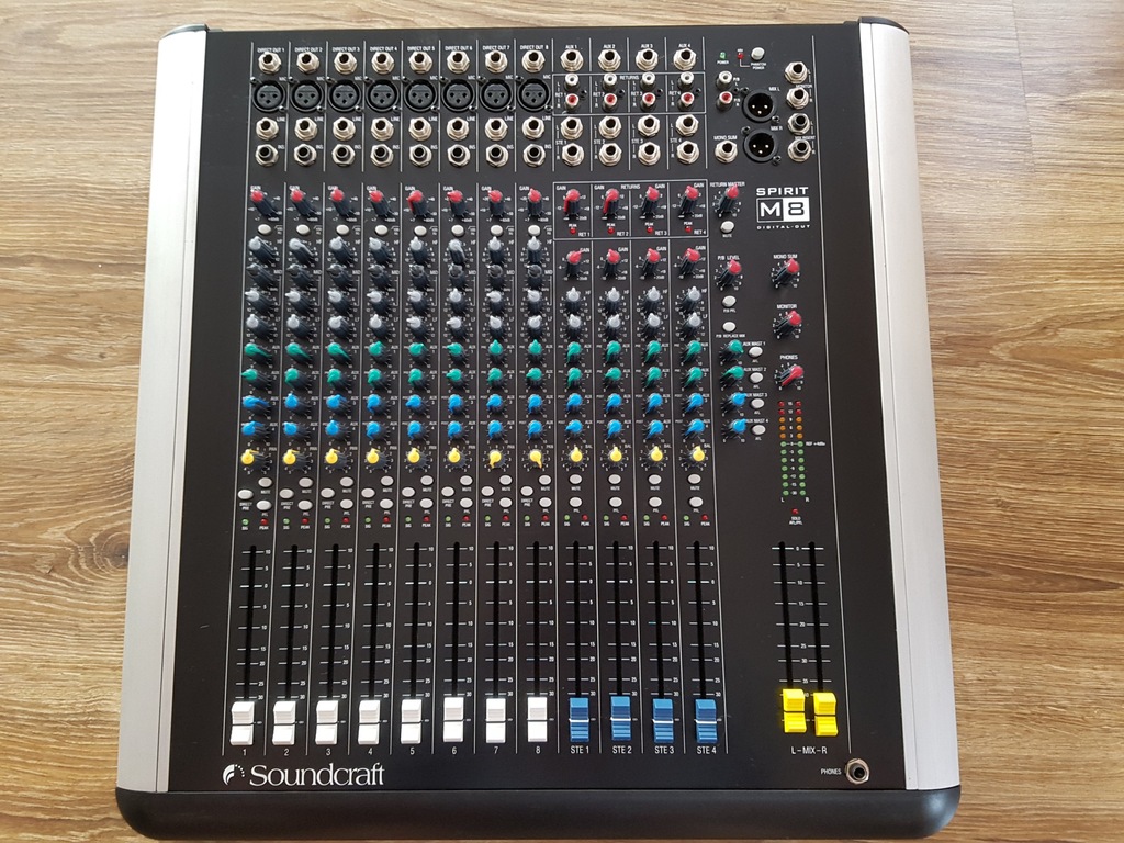 Mixer Soundcraft Spirit M8