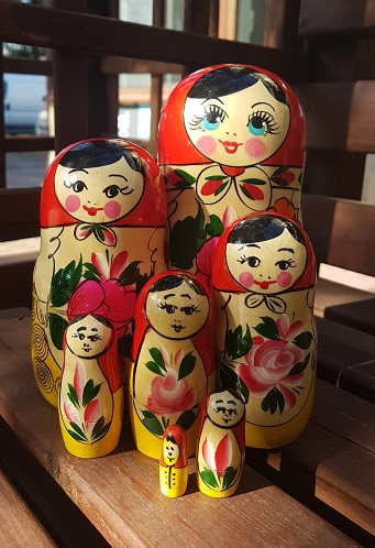 LALKA MATRIOSZKA 18 CM - 7 ELEMENTÓW