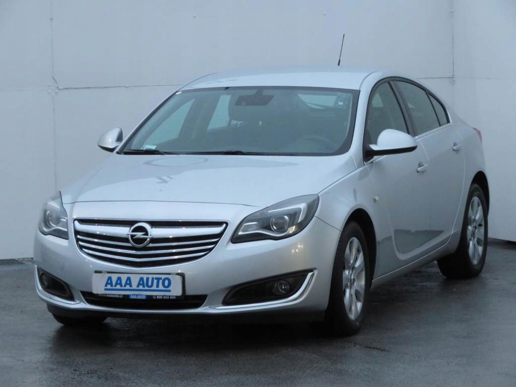 Opel insignia salon