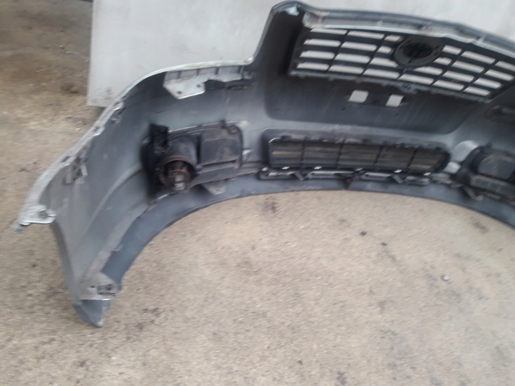 Zderzak przód przedni Toyota Avensis T25 halogen