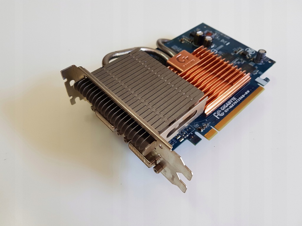 Gigabyte GeForce 7600 GT GV-NX76T256D-RH