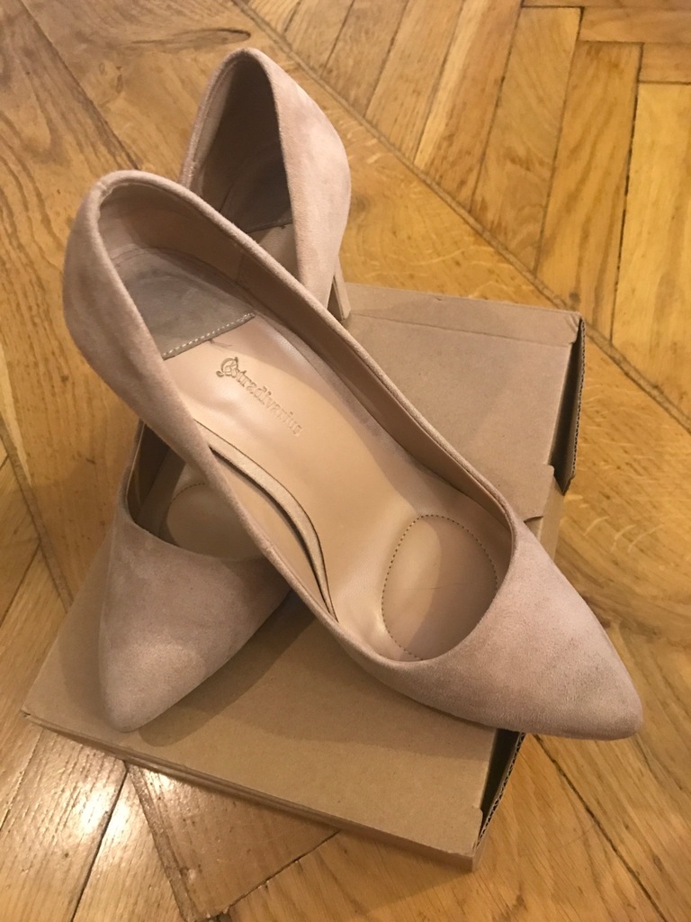 buty szpilki beżowe Stradivarius