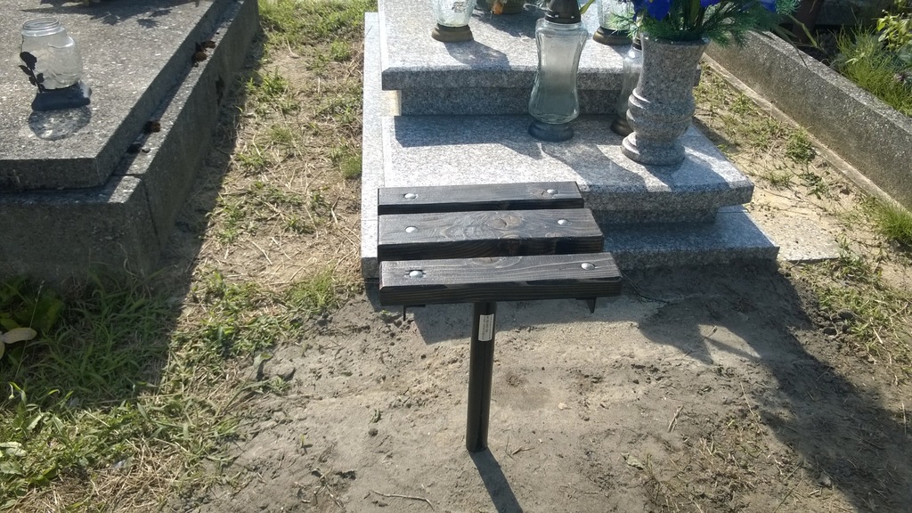 lawka krzesełko na cmentarz