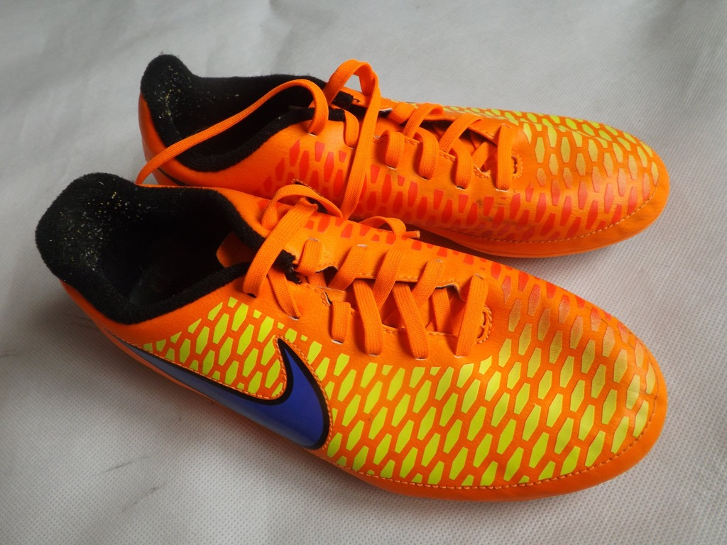 NIKE   magistra   KORKI    ROZMIAR   38,5