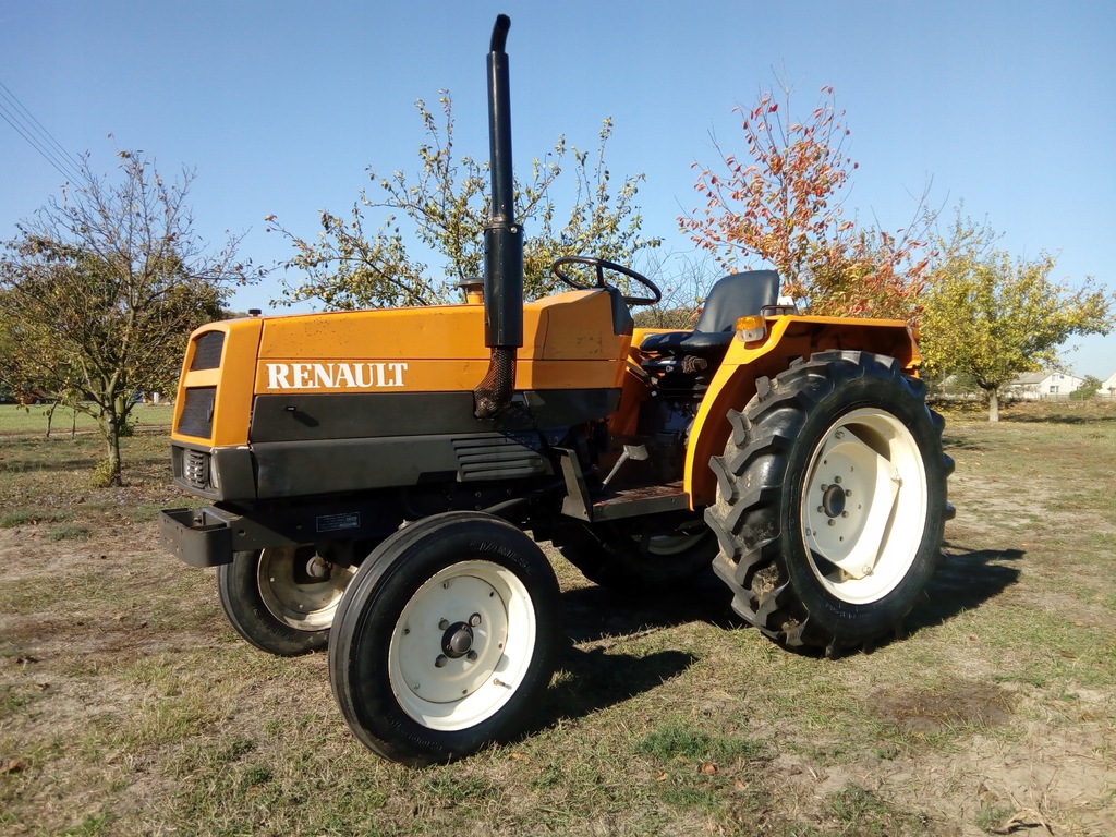 Minitraktorek,ciągnik sadowniczy RENAULT 2412D