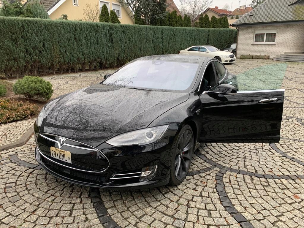 Tesla s performance