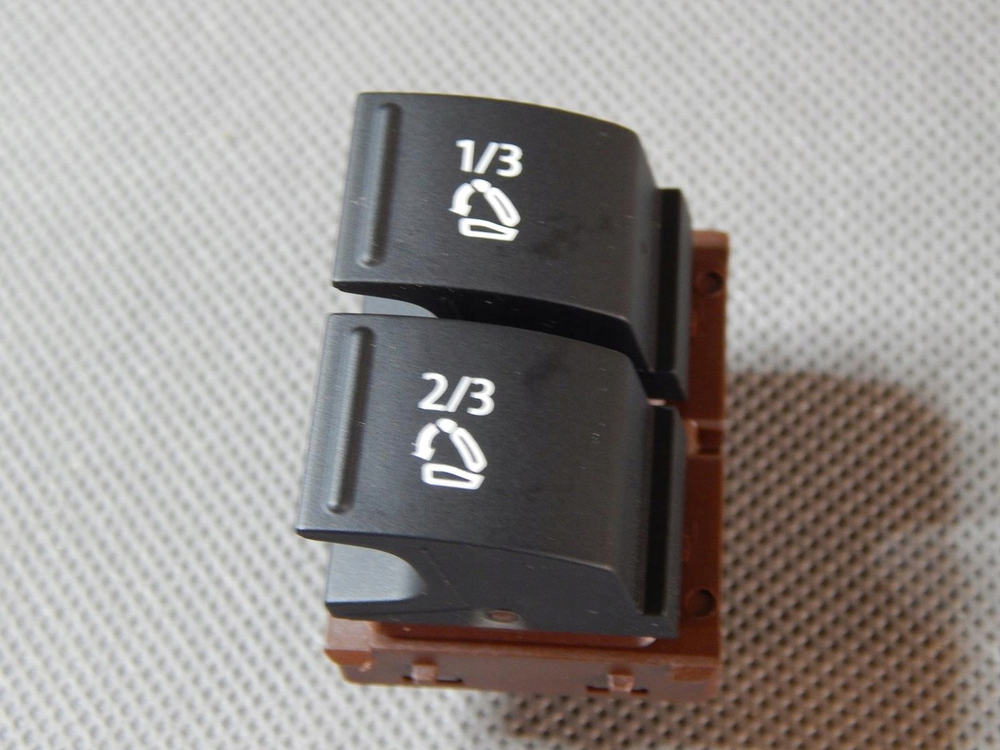 VW TOUAREG FOLDING BUTTON SEAT 7P6959519A