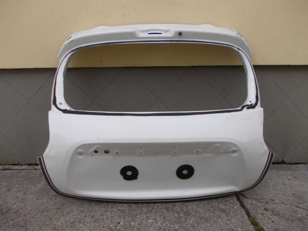 NISSAN JUKE boot doors