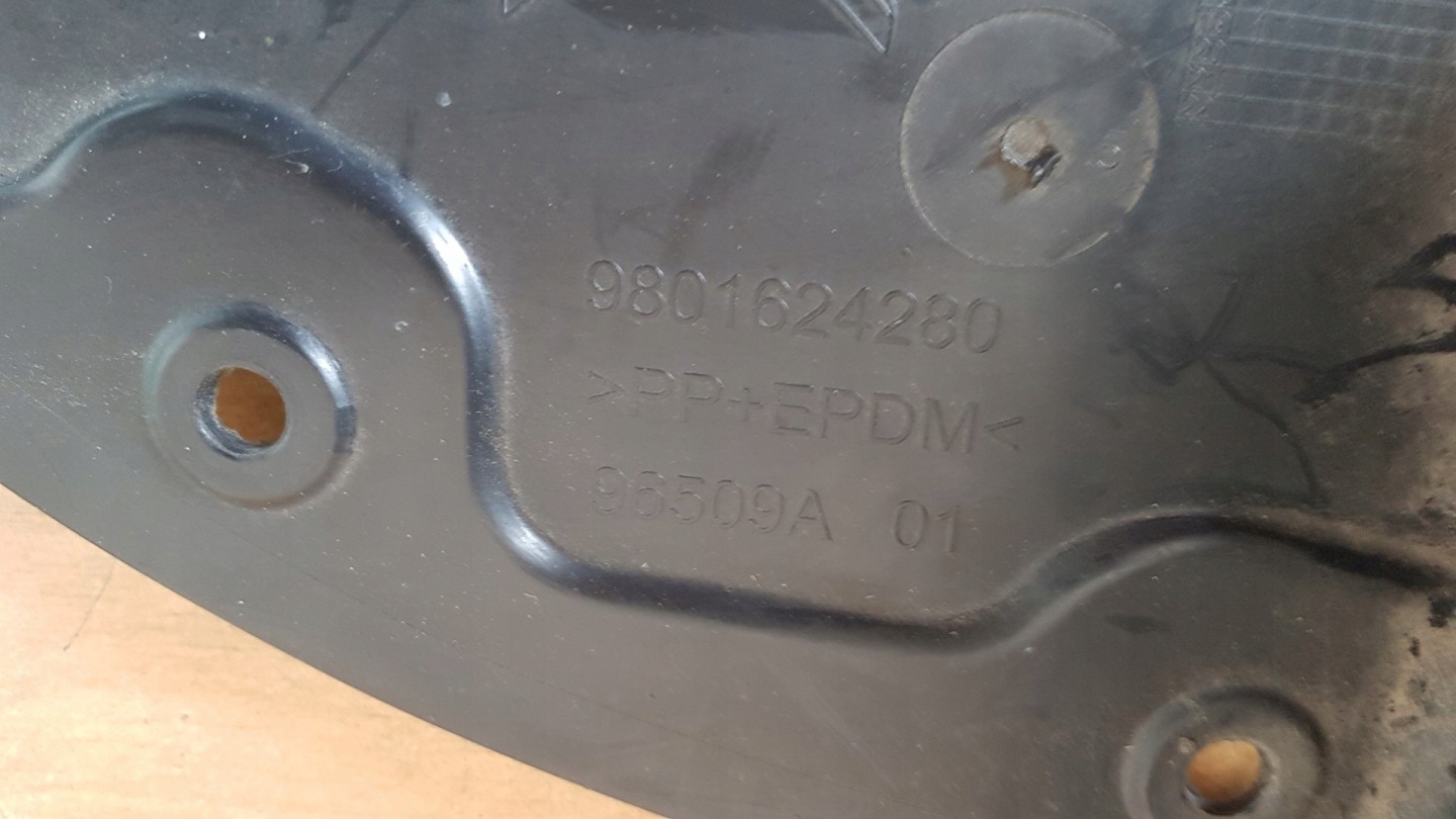 mudguard right rear part CITROEN C4 CACTUS 9801624280