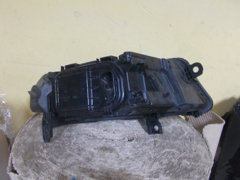 světlo předek přední levá AUDI A6 4F 04-07