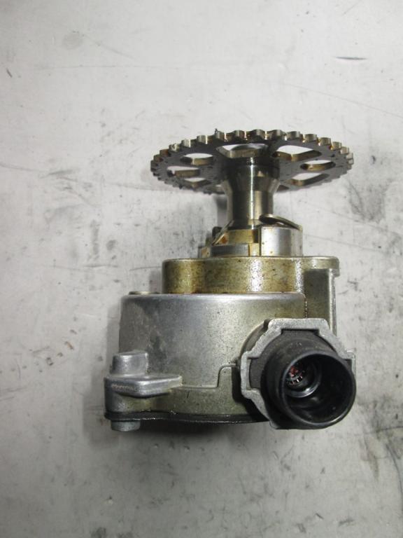 vacuum vacuum pump BMW Z4 Z 4 E89 E 89 2.3i 7558344