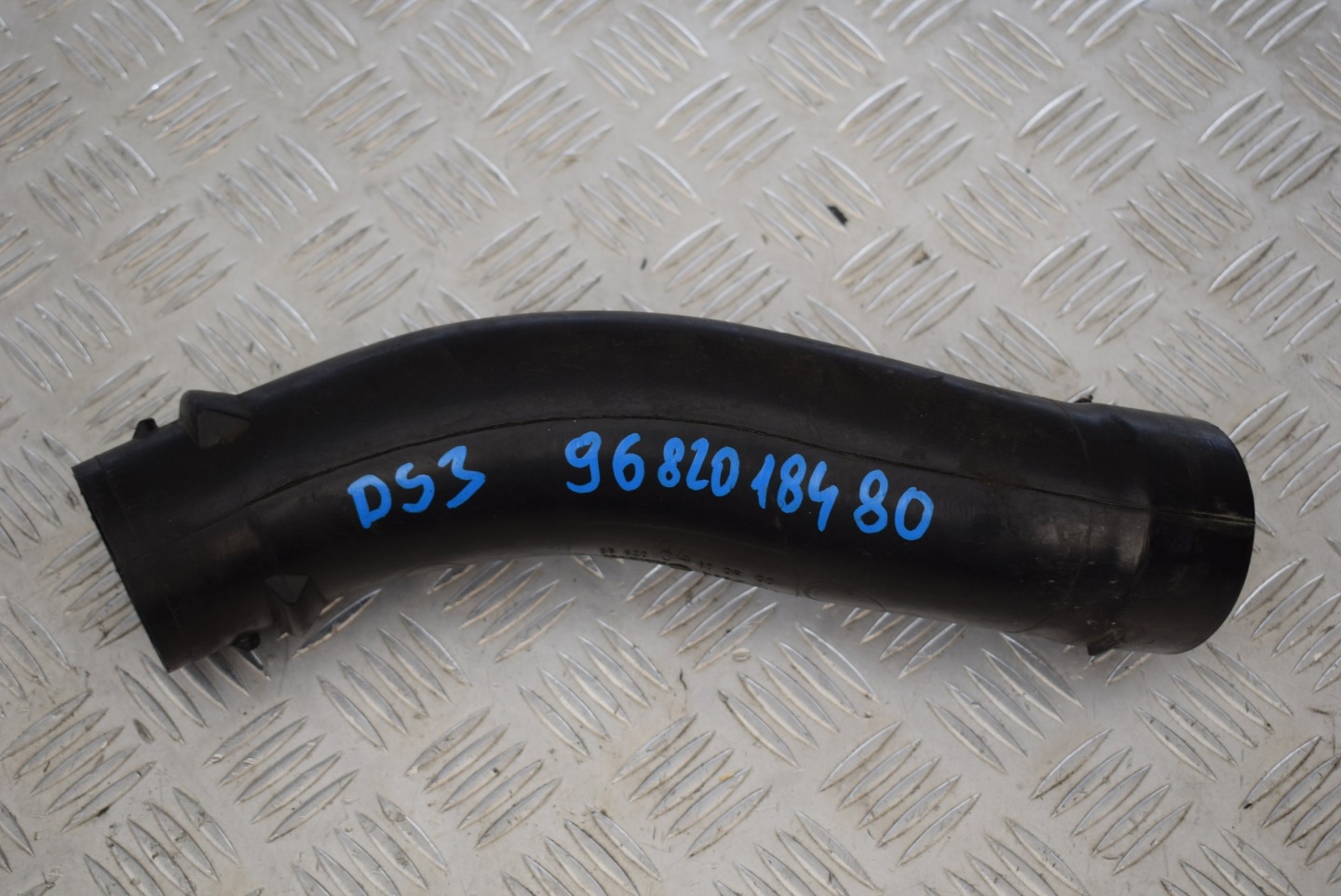 pipe wiring air CITROEN DS3 9682018480