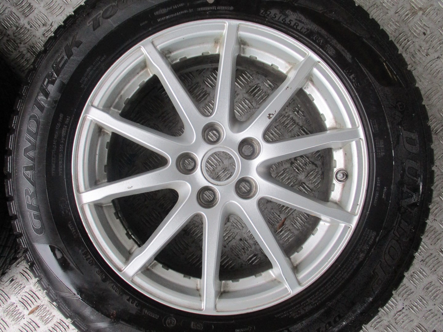 wheels discs tyres Discovery Sport R17 M+S 16R