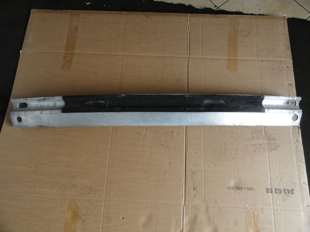 Lexus RX350 sider below front bumper