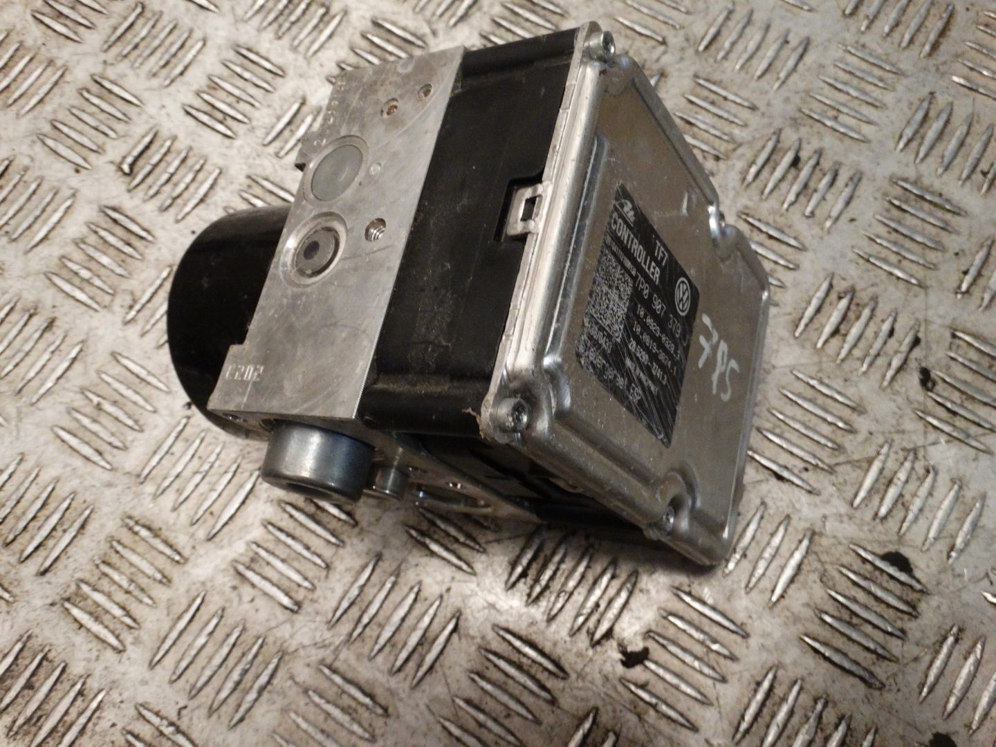 control unit pump ABS PORSCHE CAYENNE Q7 TOUAREG 1 9