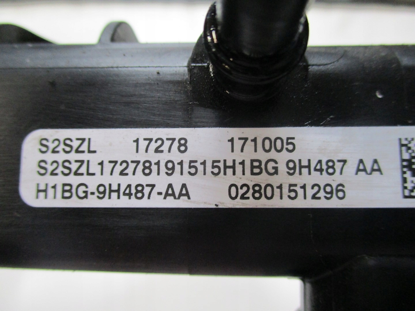 Rampe injection Fiesta MK8 1,1i H1BG-9H487-AA