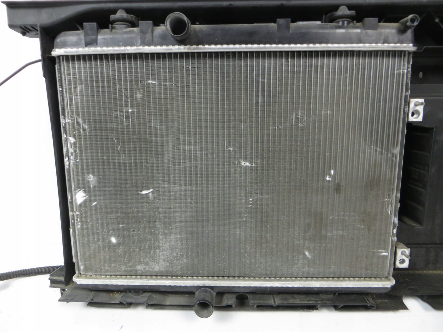 Armature Radiateur d’eau CITROEN C4 II 1.6 Essence
