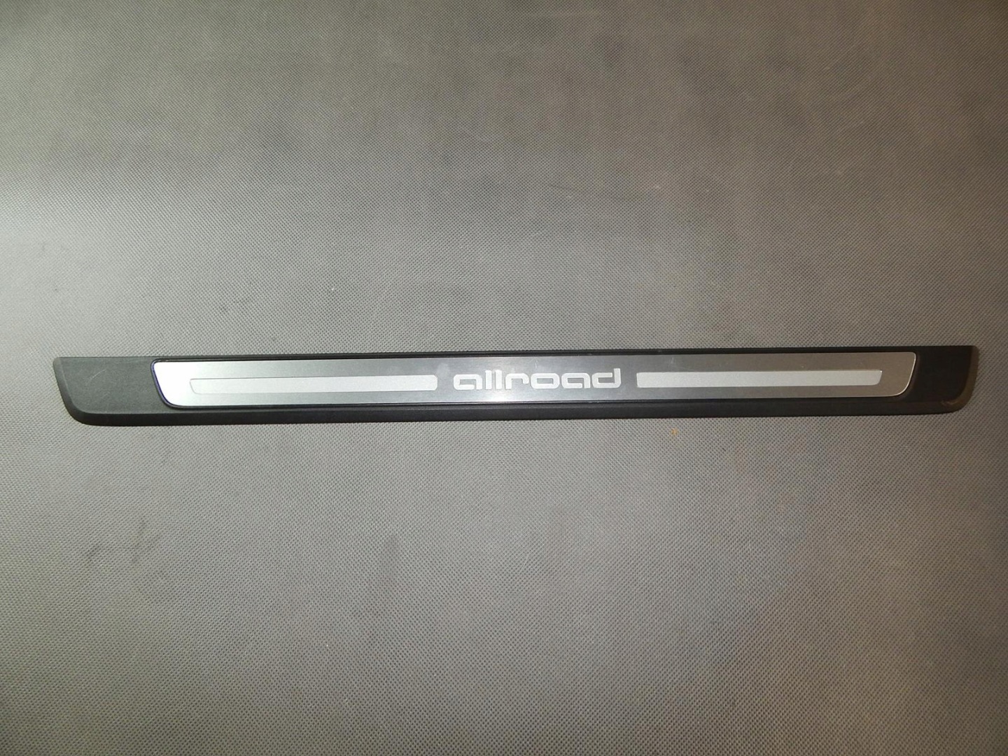AUDI A4 B9 ALLROAD moulding threshold right 8W0853374