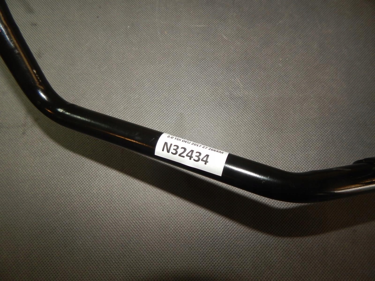 AUDI A4 B9 prijenos vode 04L122157AQ