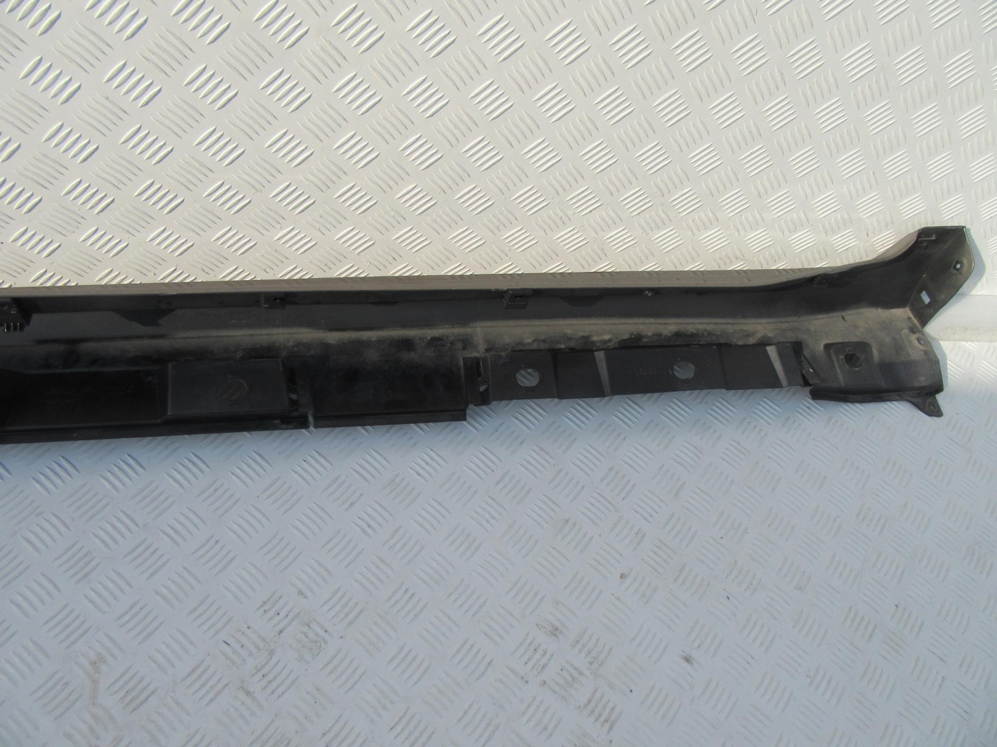 TOYOTA AVENSIS T29 15 16- threshold right moulding