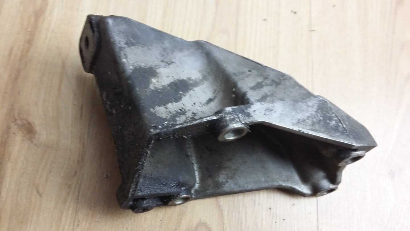 engine mount left console holder AUDI A4 B5 1.8 VW PASSAT 3B 8D0199307L