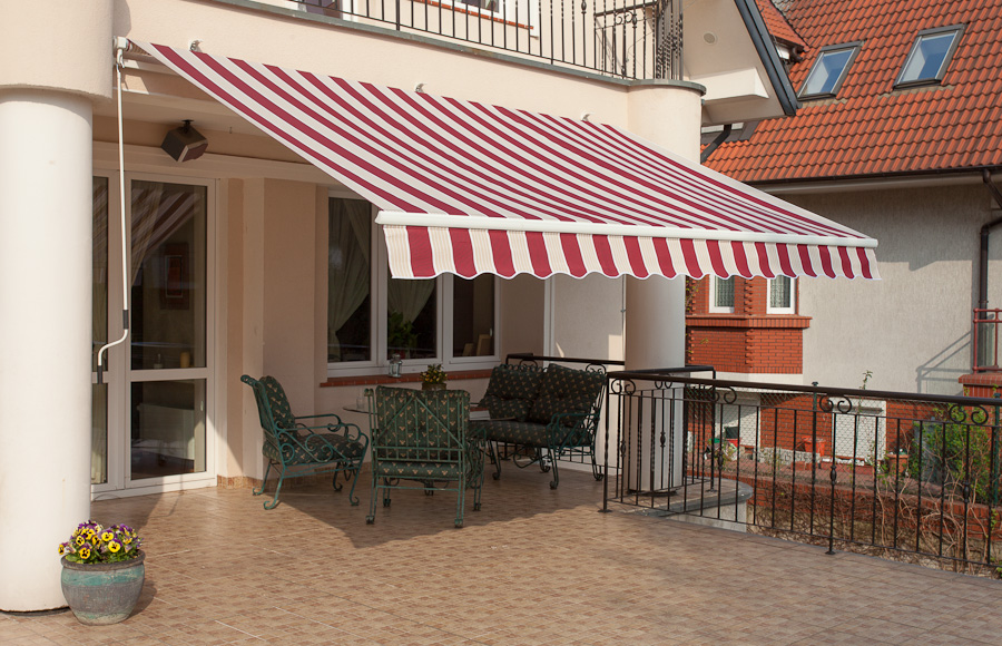 Маркиза омега пергола. Маркиза g100. Навес-маркиза системы veranda 2300*3660. Под маркизой. Под маркизой.