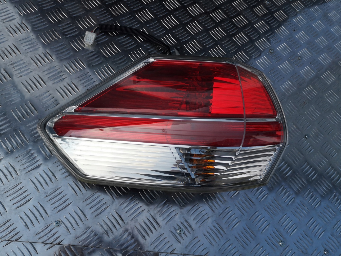 Nissan X-Trail T32 Rückleuchte Rearlamp - Image 1
