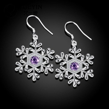 Красивые серьги из серебра 925 пробы со снежинками.